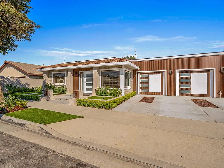 483 S. Pine Street — Photo 1