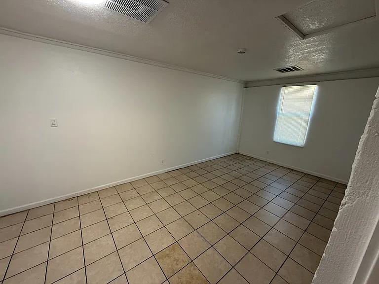 2921 W Moreland St — Photo 15