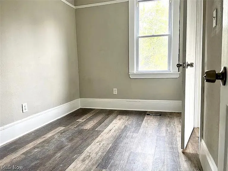 1087 E 64th St — Photo 11