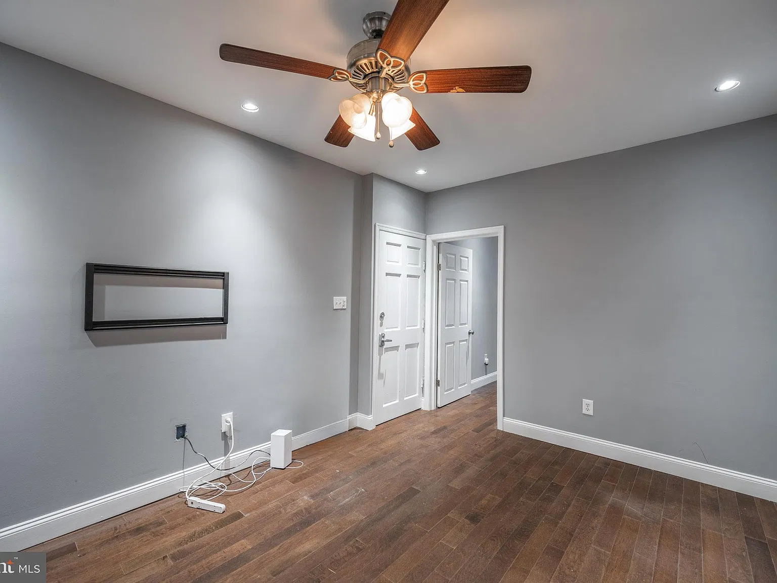 2635 E Somerset St — Photo 3