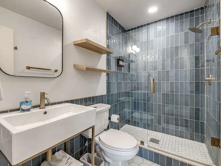 1111 W Comanche St — Photo 37