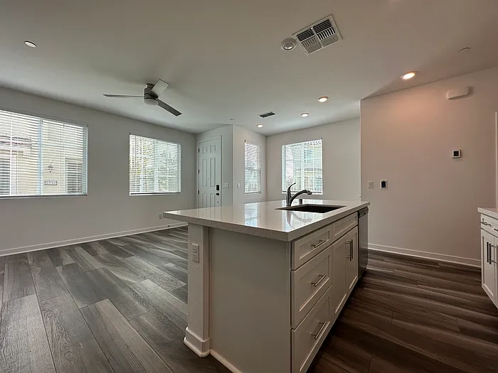 5301 E Commerce Way #53101 — Photo 13