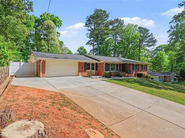 3582 Cloudland Dr — Photo 4