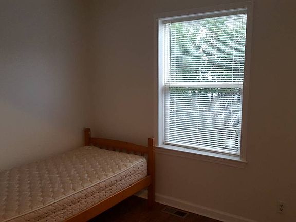 5th image of 400-02 Asbury Ave