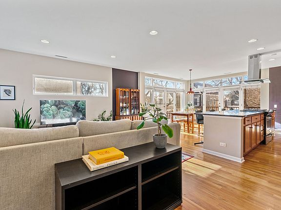 5th image of 3069 W Armitage Ave APT 1S