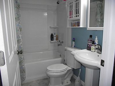 upstairs bathroom
