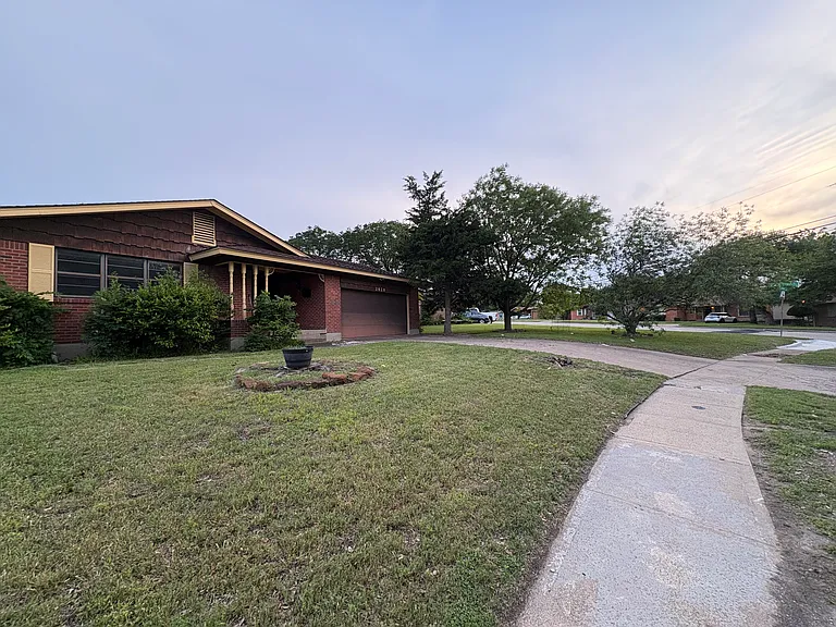 2020 Billie Dr — Photo 1