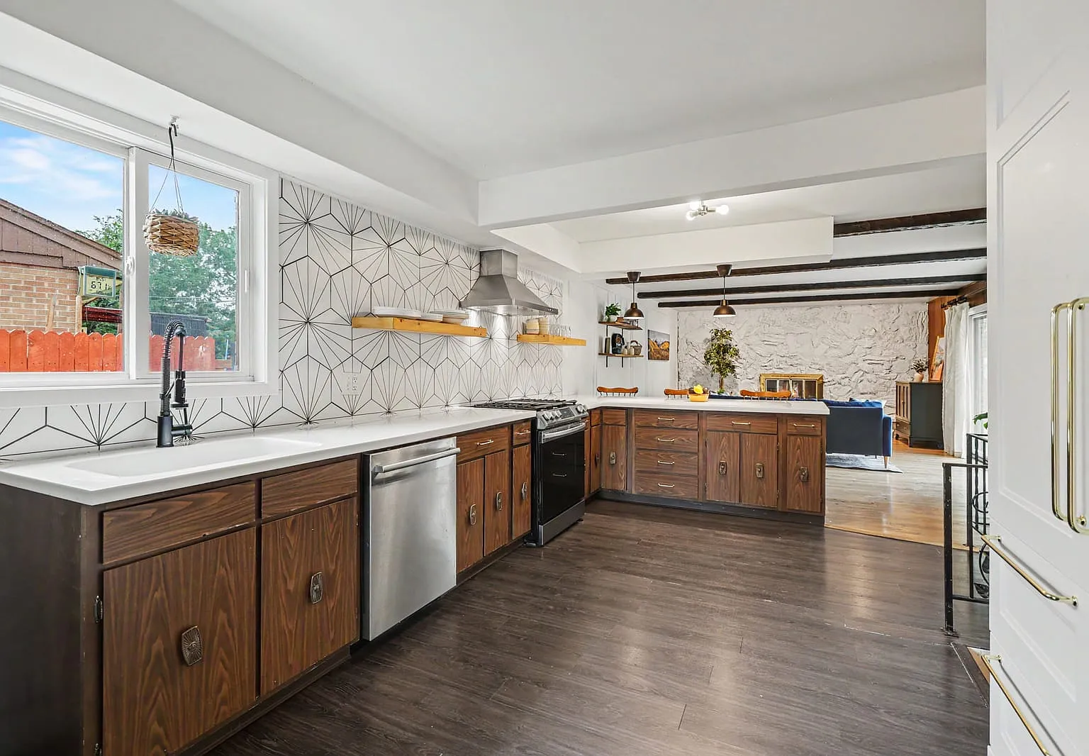 4 bed, 2148 sqft, $3,200 — Photo 3