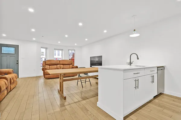 Rented by Hillel Realty Group | media 3