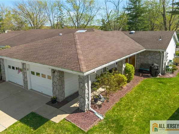 480 Fairton Dr, Monroe Township, NJ 08831