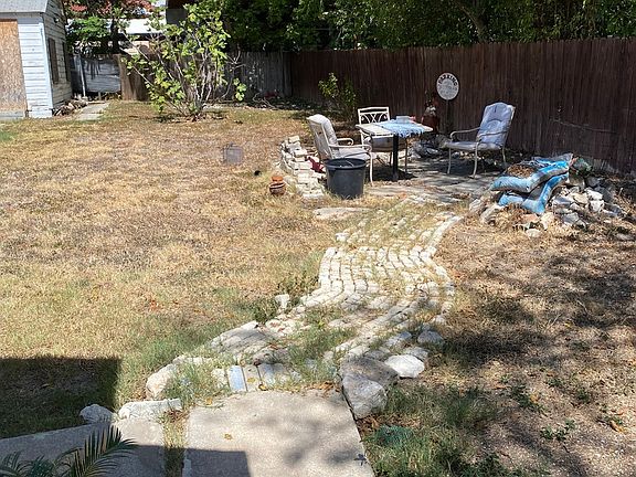 3rd image of 603 E Evergreen St