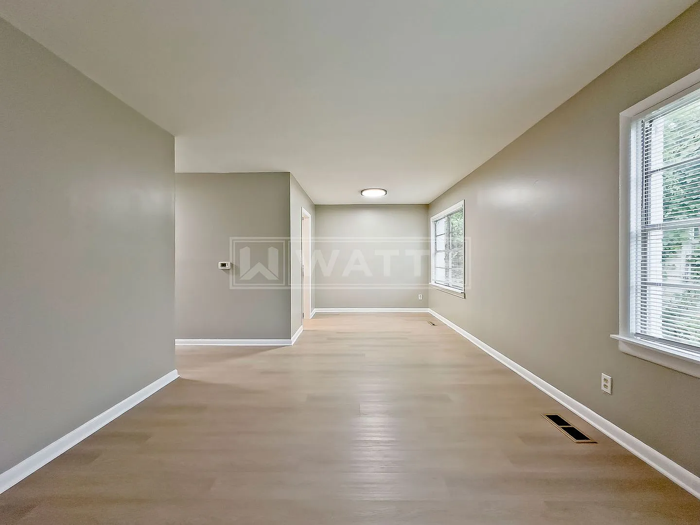 3-Bedroom with Renovated Bath in Oak Ridge Park Nieghborhood — Photo 3