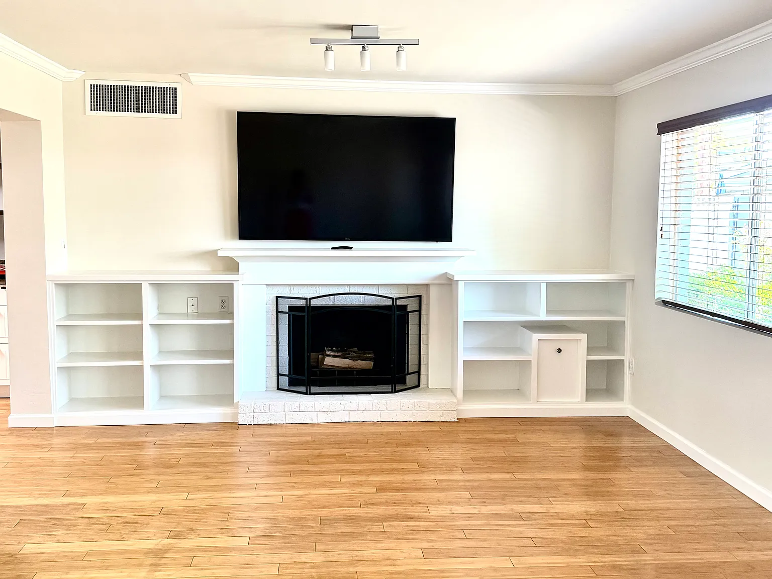 4209 N 34th Place — Photo 3