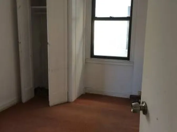 2219 33rd St, Astoria, NY 11105