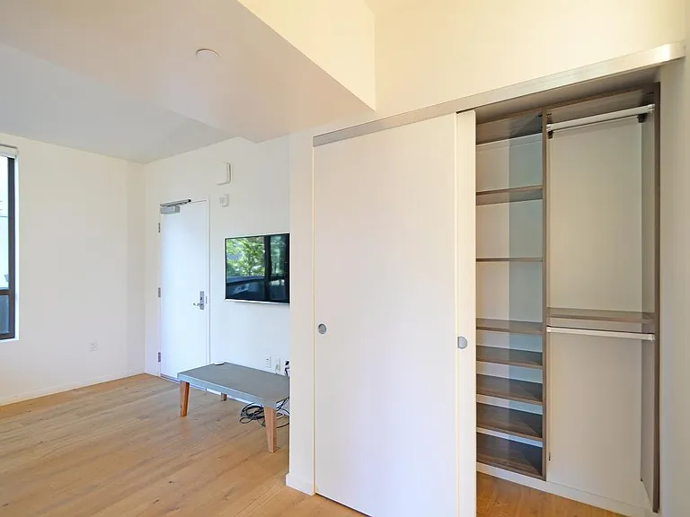 400 Grove St — Photo 8