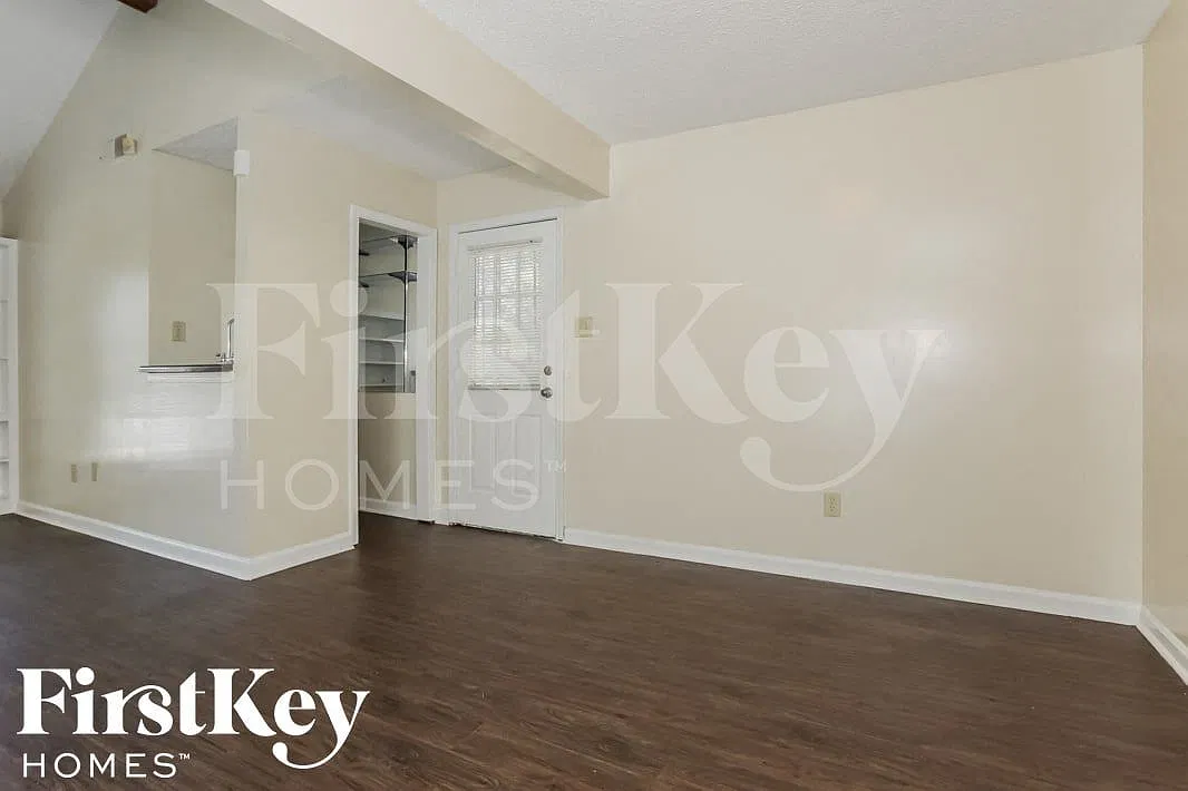 3 bed, 2.0 bath, 1616 sqft, $1,520 — Photo 3