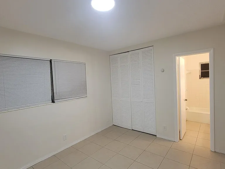 2455 SE 5th St #3 — Photo 5