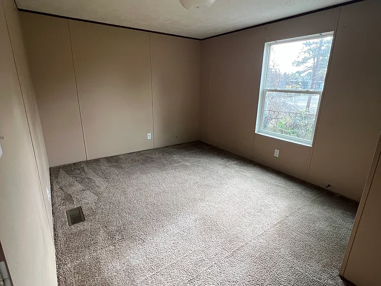342 E Union St — Photo 9