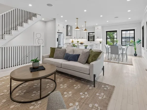 11-11B Lowell St, Arlington, MA 02476
