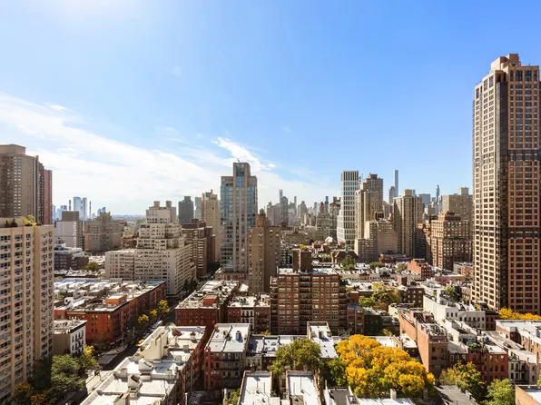 444 East 86th Street 27E image 2 of 12