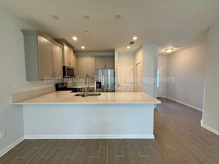215 Pine Bluff Dr — Photo 7