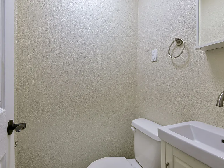 1137 W Main St — Photo 21