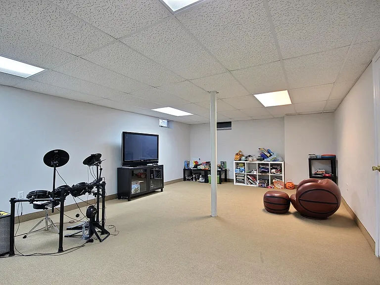 50 Woodmere Ln — Photo 19