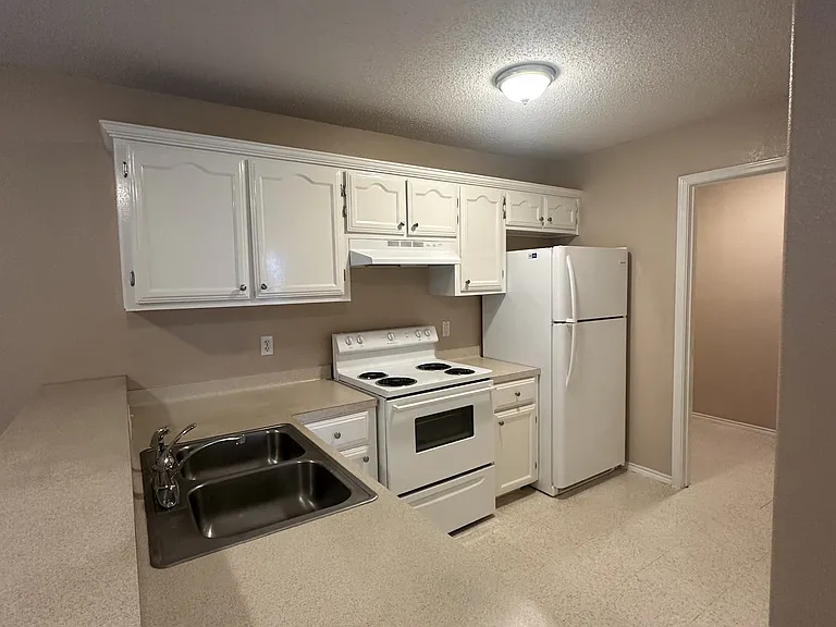 3101 Jordan Ave — Photo 4