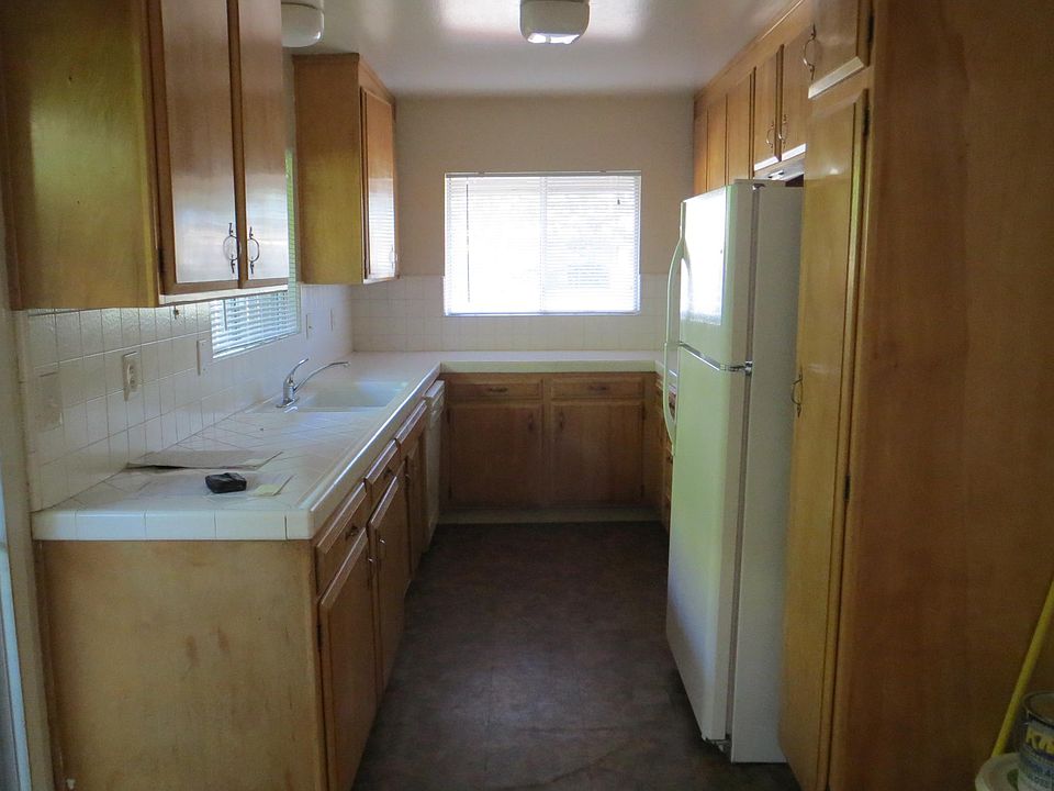 2nd image of 1010 W Alisal St APT 1