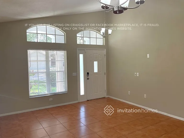 8426 Fenwick Ave — Photo 2