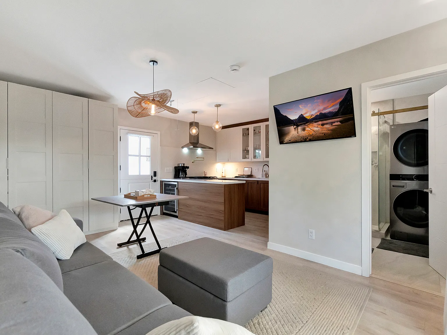Studio, 365 sqft, $2,600 — Photo 4