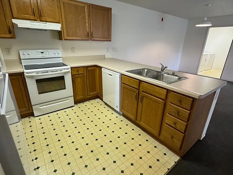 PIONEER BLUFF APARTMENTS — Photo 80