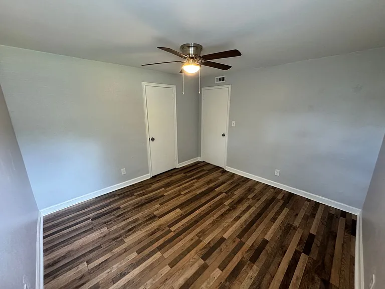 1284 Ingleside Ave — Photo 7