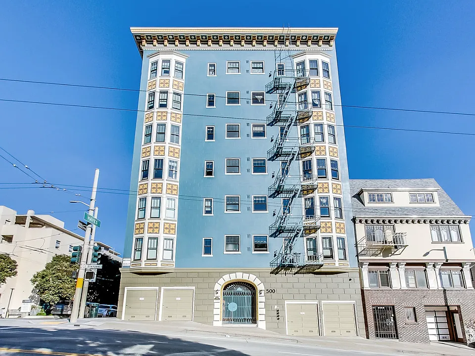Front exterior view of the apartment building at 500 Stanyan St, San Francisco, CA 94117, USA