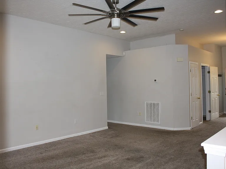913 Fieldstone Way — Photo 7