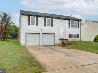 16 Country Ln, Newark, DE 19702
