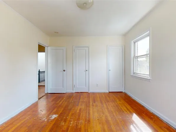 124-01 Hillside Avenue image 10 of 20