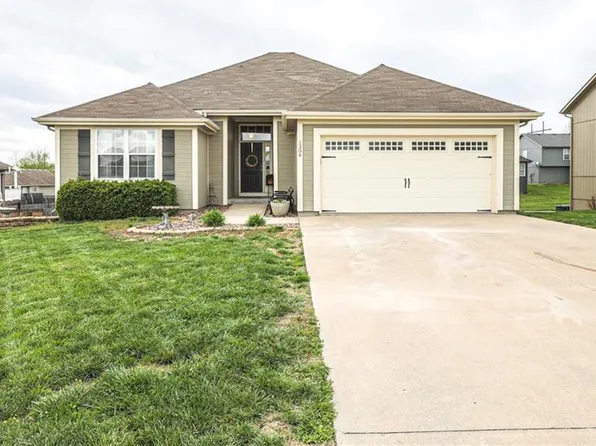 1304 NW Honeylocust Ct, Grain Valley, MO 64029