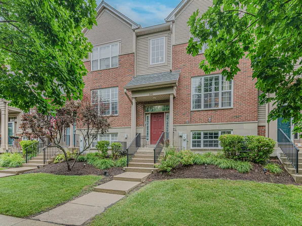 246 Station Park Cir, Grayslake, IL 60030