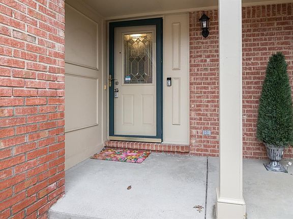 3rd image of 3118 Village Cir