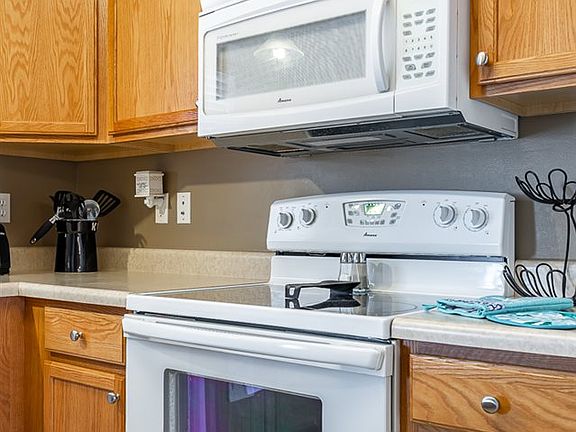 3rd image of 100 Jefferson Ln #100
