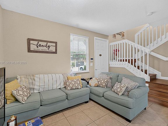 5th image of 152 SE 29th Ave Unit 9