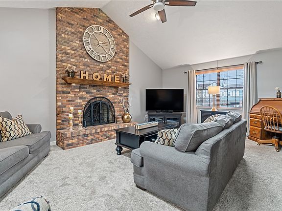 3rd image of 5 Cambria Point