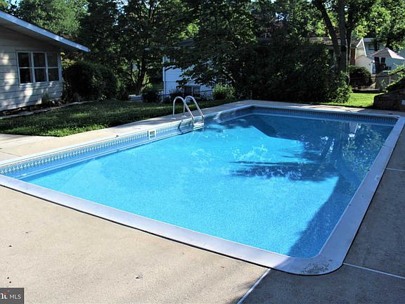 2nd image of 124 Valley Green Dr
