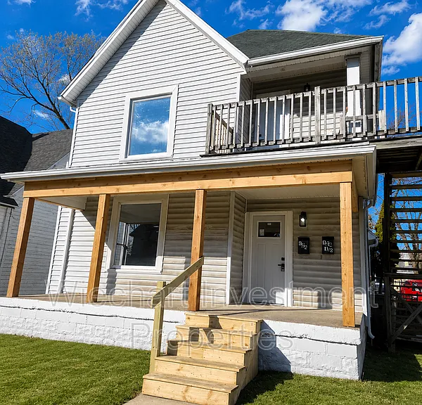 924 W Wayne St — Photo 1