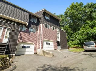29 Stonegate #D, Branford, CT 06405