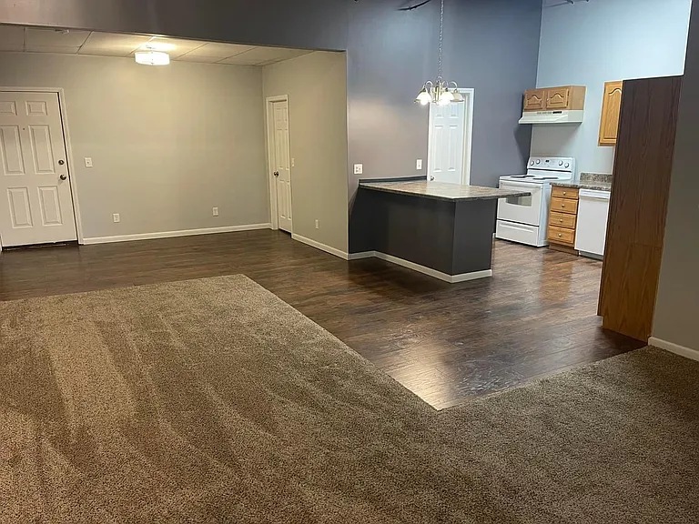 1609 Broadway Ave #B — Photo 2