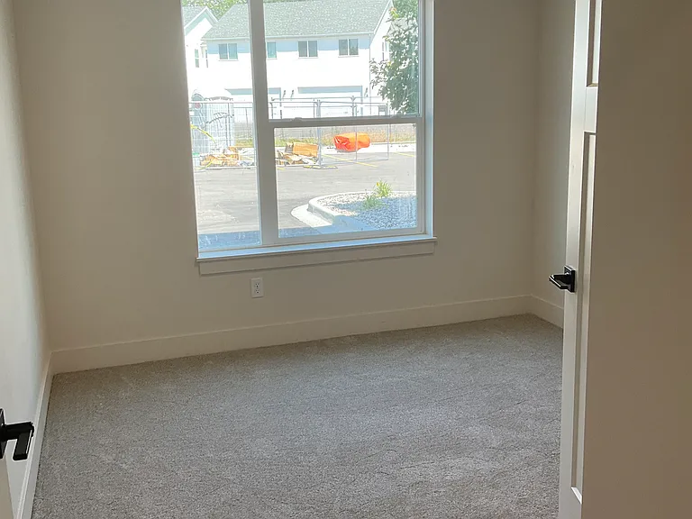 796 E Sunnyside Rd #101 — Photo 9
