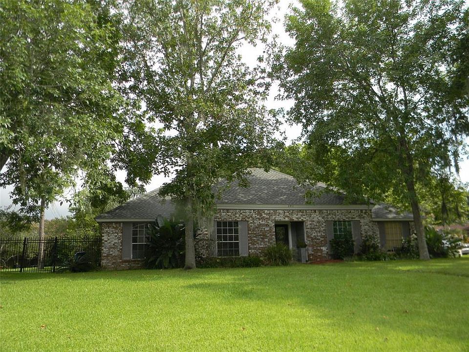 1st image of 101 Fir Dr