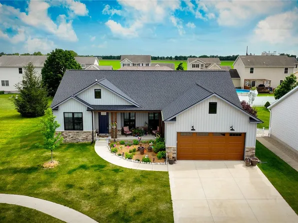 1625 Hunters Pointe Ct, Mount Zion, IL 62549